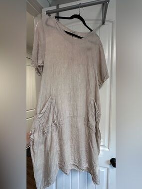 Meo Meli Italian Linen Relaxed Short-Sleeve Pocket dress - Soft Beige